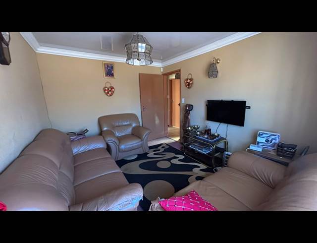3 BEDROOM HOUSE FOR SALE IN PROTEA NORTH